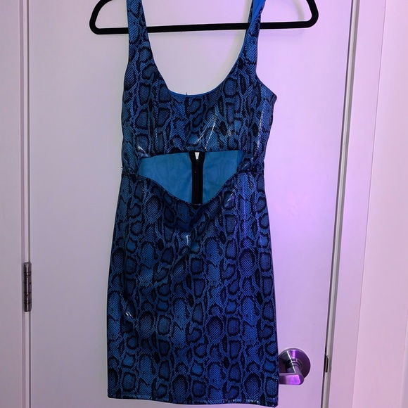 Blue snakeskin body con dress - Picture 2 of 5